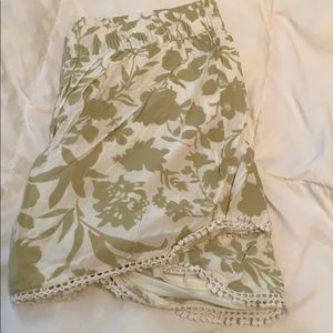 Patterned elastic shorts
